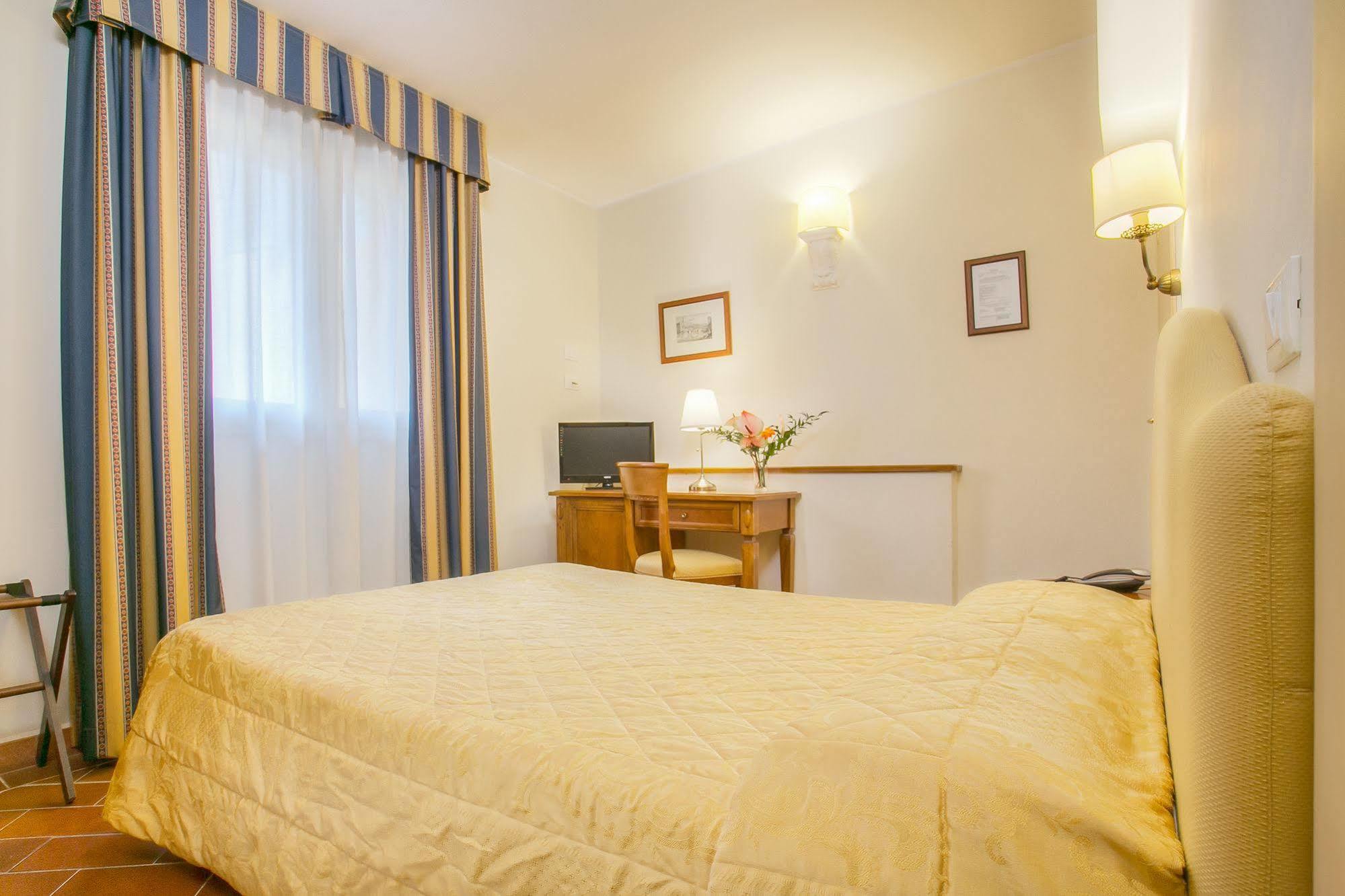 Hotel Bretagna Heritage - Alfieri Collezione Флоренция Экстерьер фото