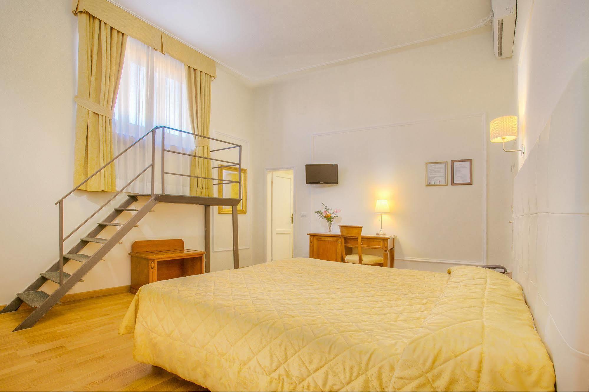 Hotel Bretagna Heritage - Alfieri Collezione Флоренция Экстерьер фото